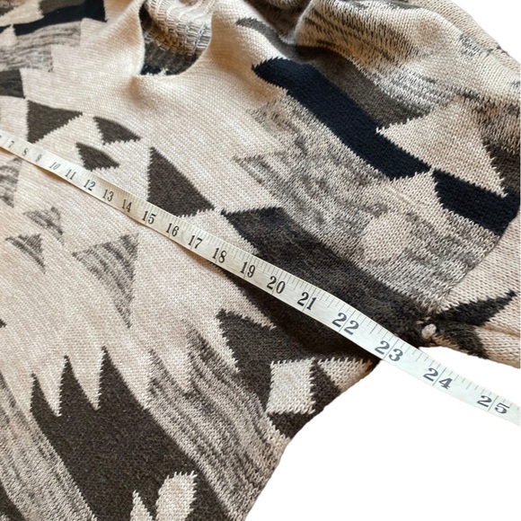 American Eagle Outfitters Aztec Print Hooded Pullover Sweater Size Small - Picture 7 of 9